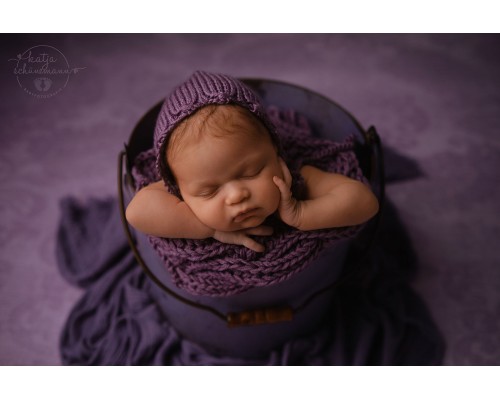 Best newborn props - blankets & bonnets