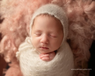 Best newborn photo props - ALICE WRAP & BONNET