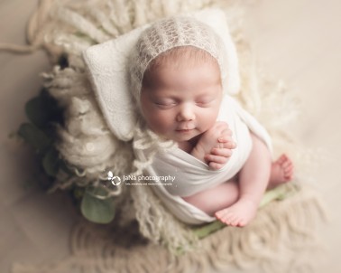 Newborn photo props - RUBY BONNET