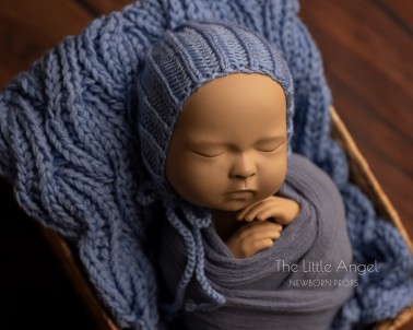 Best newborn props - blankets & bonnets