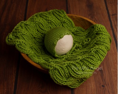 Best newborn props - blankets & bonnets