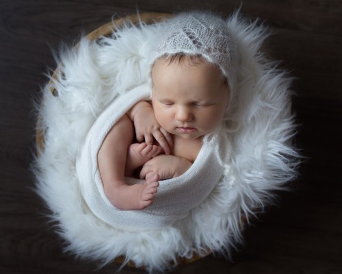 Newborn props - Rosy bonnet