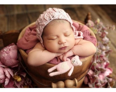 Newborn photo props - BONNETS WITH LEAVES